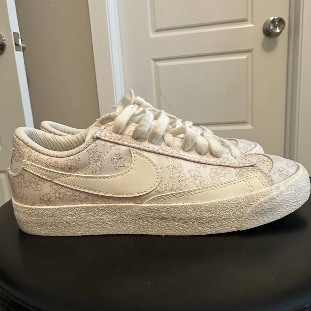 Nike Women's Cream Floral Sneakers